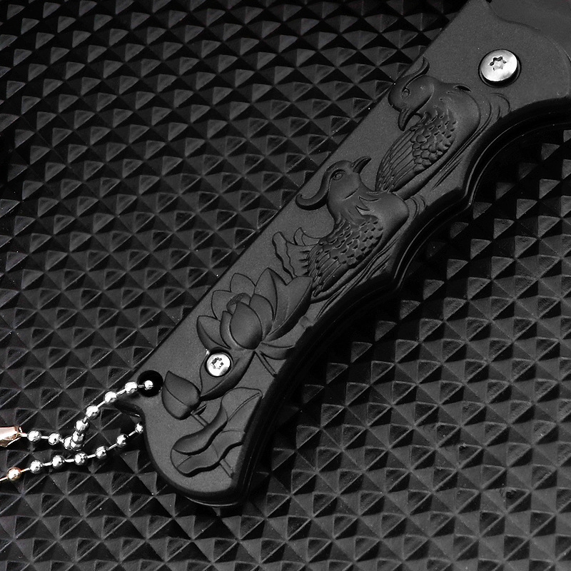 Outdoor folding knife, camping and fishing, high-hardness folding knife, multi-functional survival, portable, package opening, mini self-defense knife Application Scenario