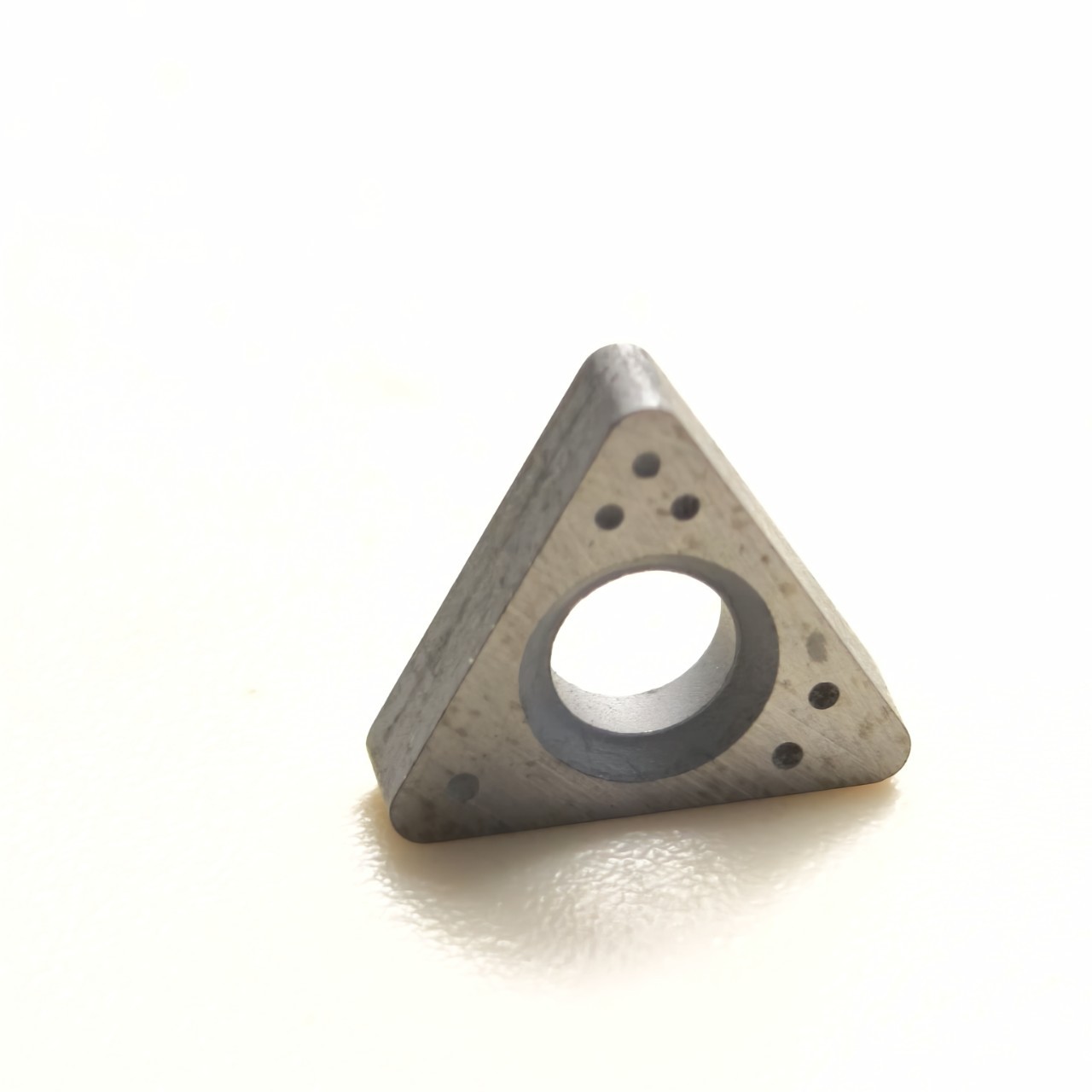Hard alloy brake disc blades CB90488 and CB6914-10 are processed into cast iron full figure