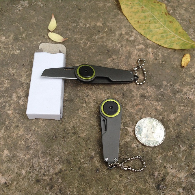 Outdoor portable keychain knife EDC portable multi-functional tool 3cm folding survival zipper hook knife details Picture