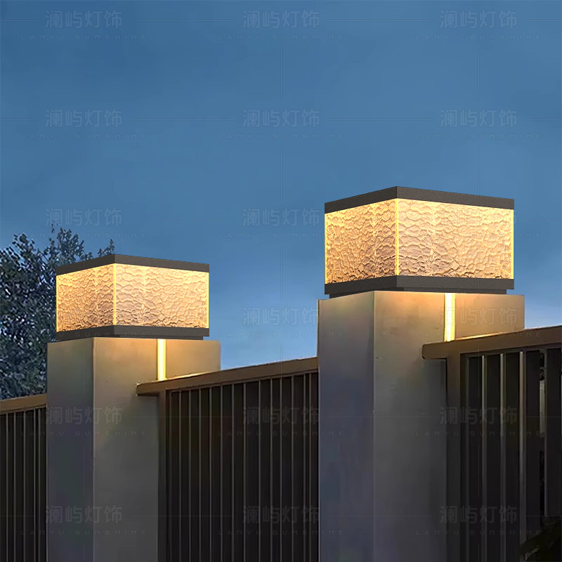 Solar-powered door column head lights, villa courtyard outdoor waterproof, rural gate column lights, outdoor garden fence lights Application Scenario