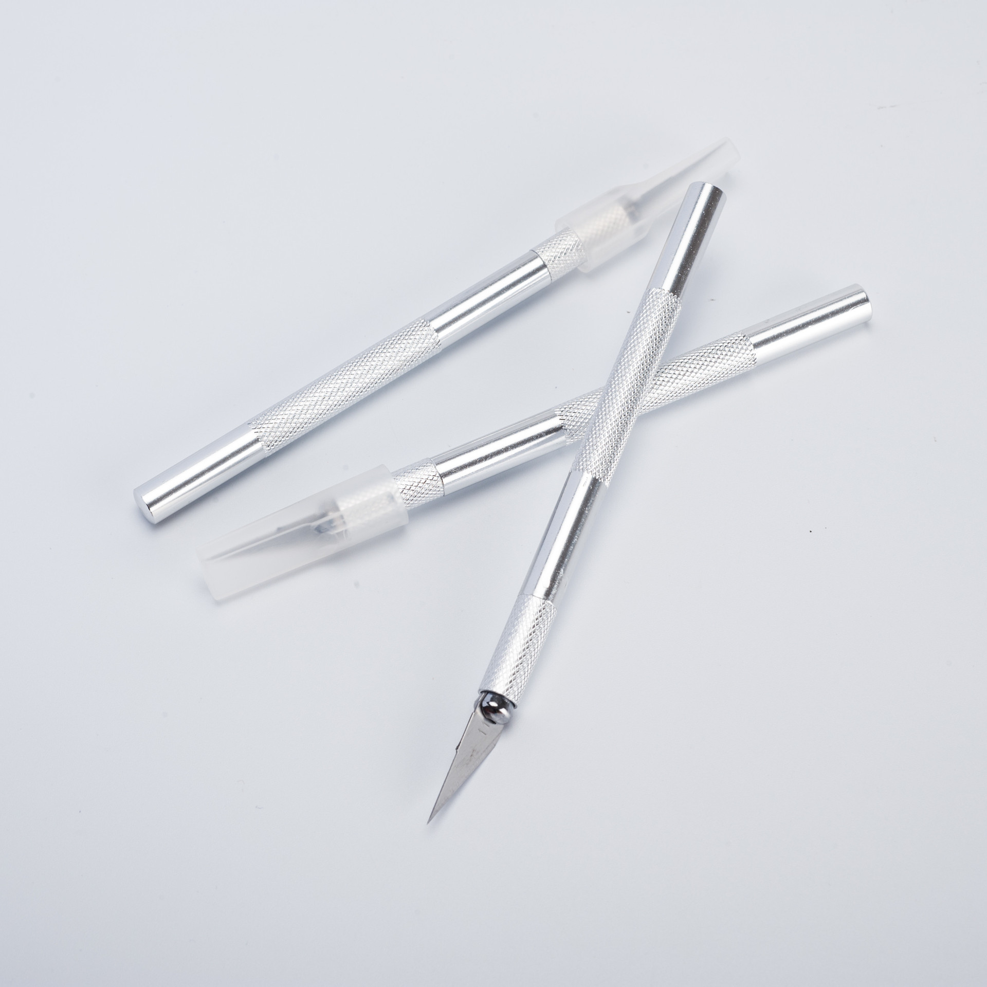 The manufacturer supplies a box of aluminum alloy hand-carved knives with 5 blades, starting from 0.4 yuan for pen holders, paper cutters, and handbooks details Picture