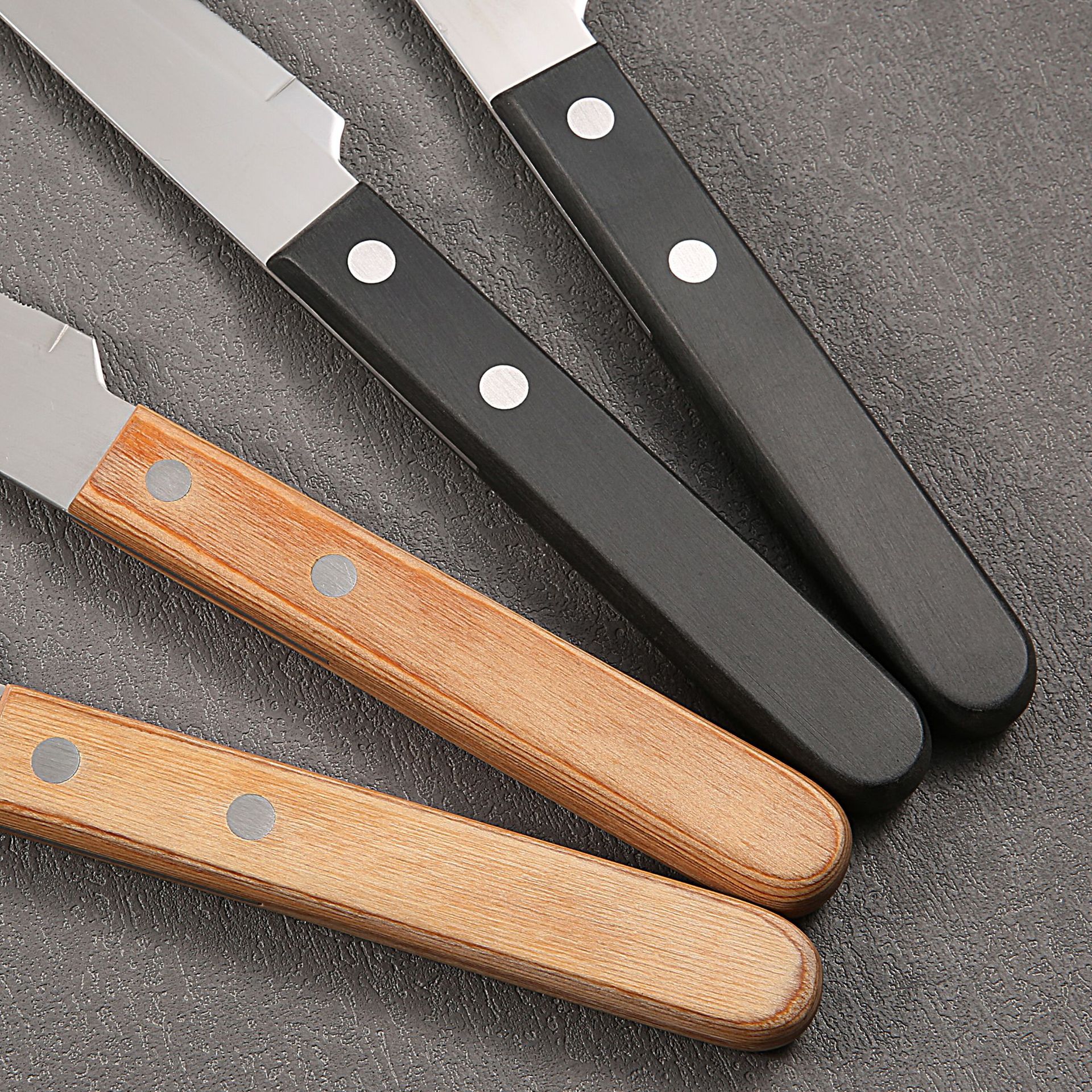 Cross-border trade knife 4-piece set, stainless steel large steak knife, Western restaurant tableware, solid wood handle steak knife, household Application Scenario