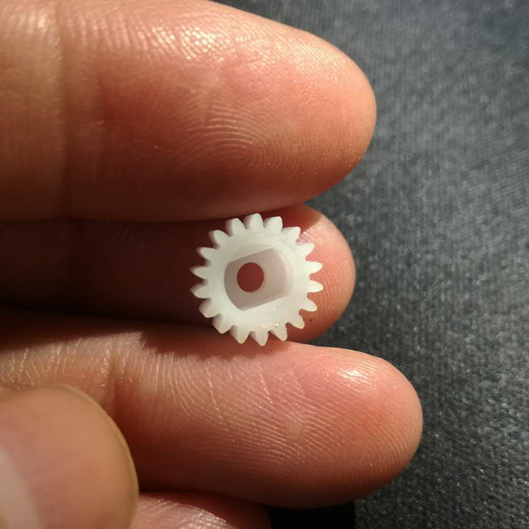 0.5 module plastic gear 18-tooth tt reduction motor box special gear 2.5mm composite hole cylindrical straight teeth Application Scenario