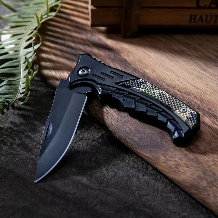 Wholesale of new outdoor folding knives, multi-functional stainless steel camping outdoor knives, multi-functional fruit knives and barbecue knives Application Scenario