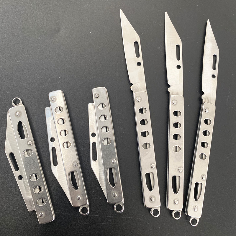 Foldable small steel knife with holes, portable knife, 1-yuan store, 2-yuan store wholesale supply full figure