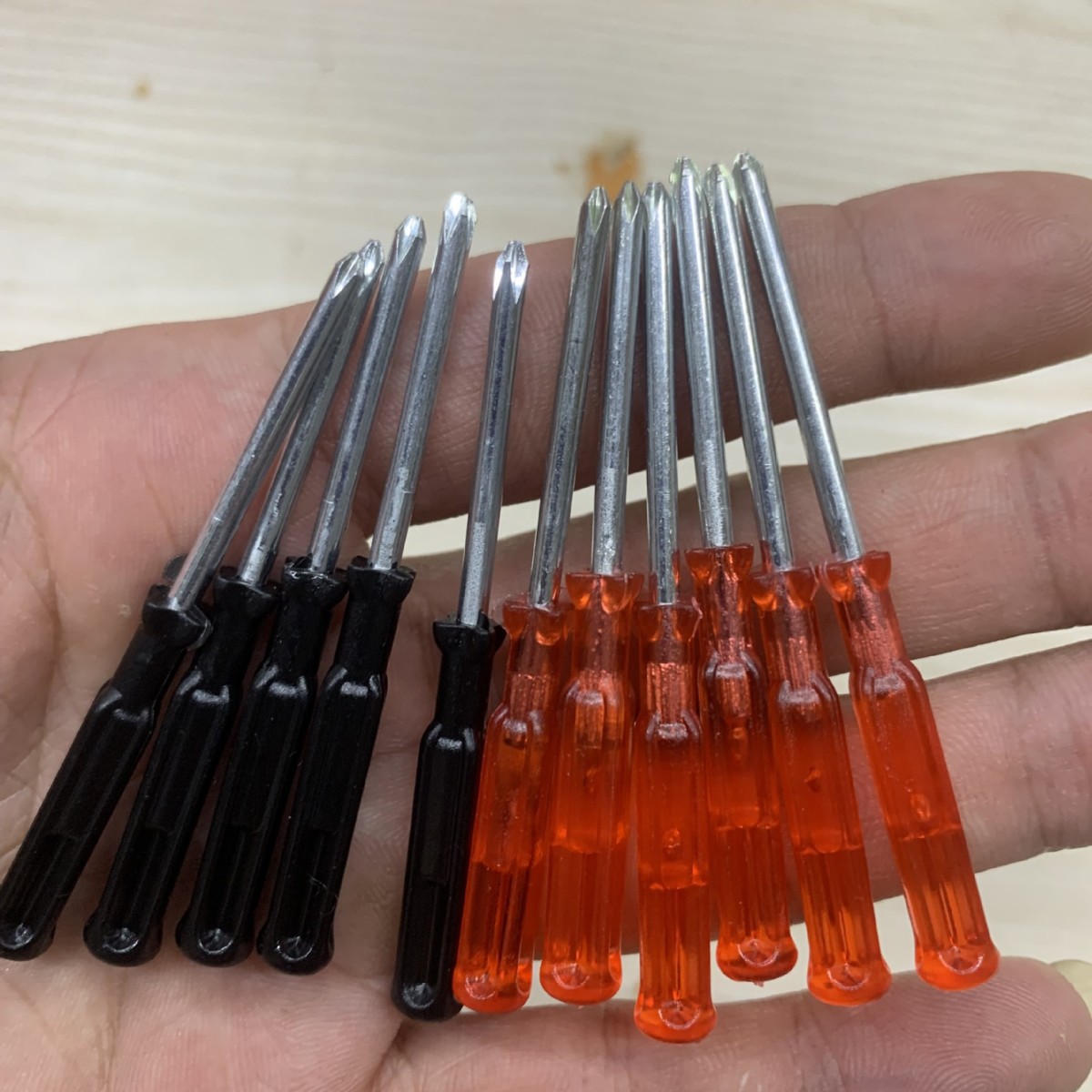 Red crystal handle 2.5-inch screwdriver, 65mm in total length, toy cross-shaped small screwdriver, 45# steel in stock full figure