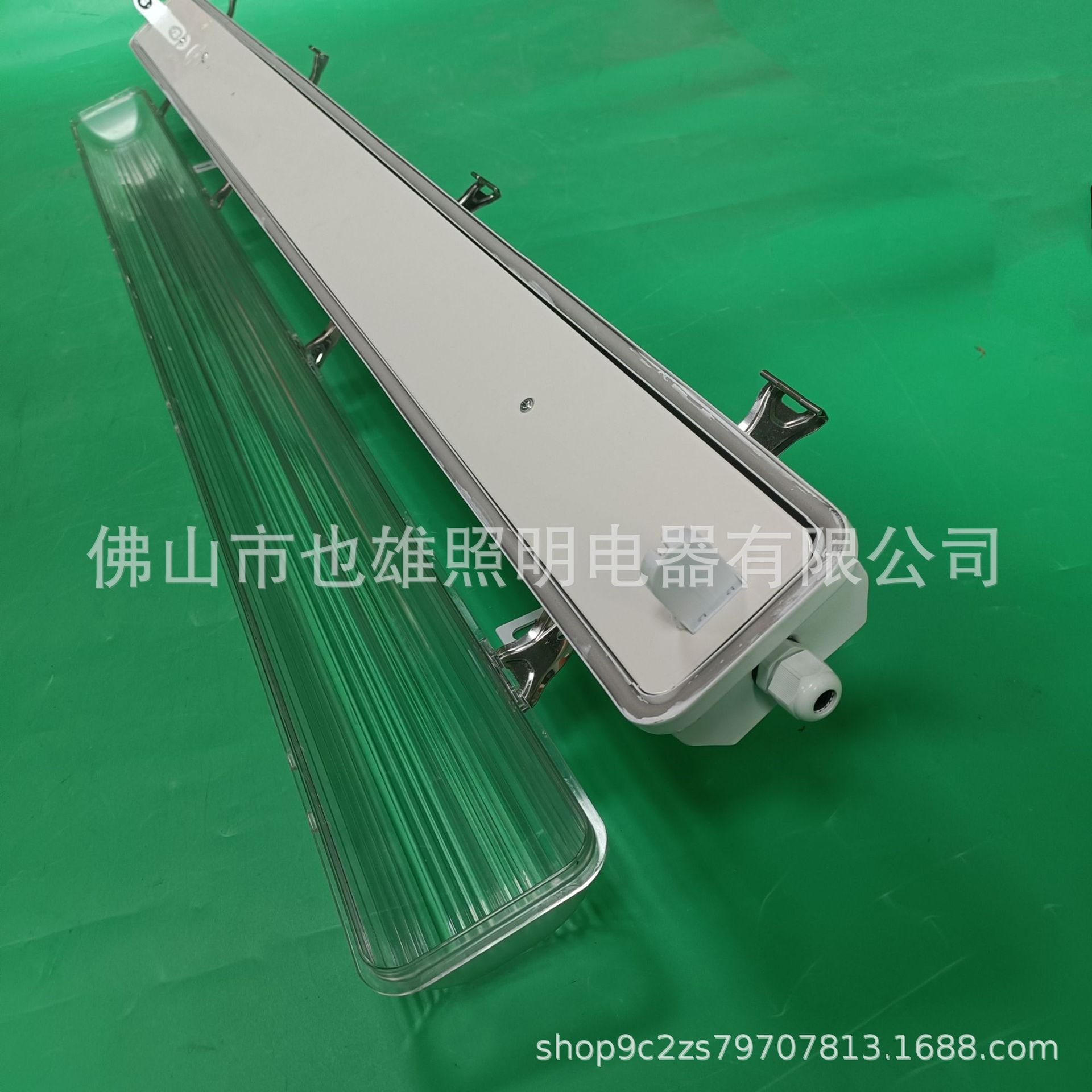 We offer non-standard metro emergency stainless steel three-proof lamps and anti-corrosion industrial stainless steel powder-coated three-proof lamps in stock Specification drawing