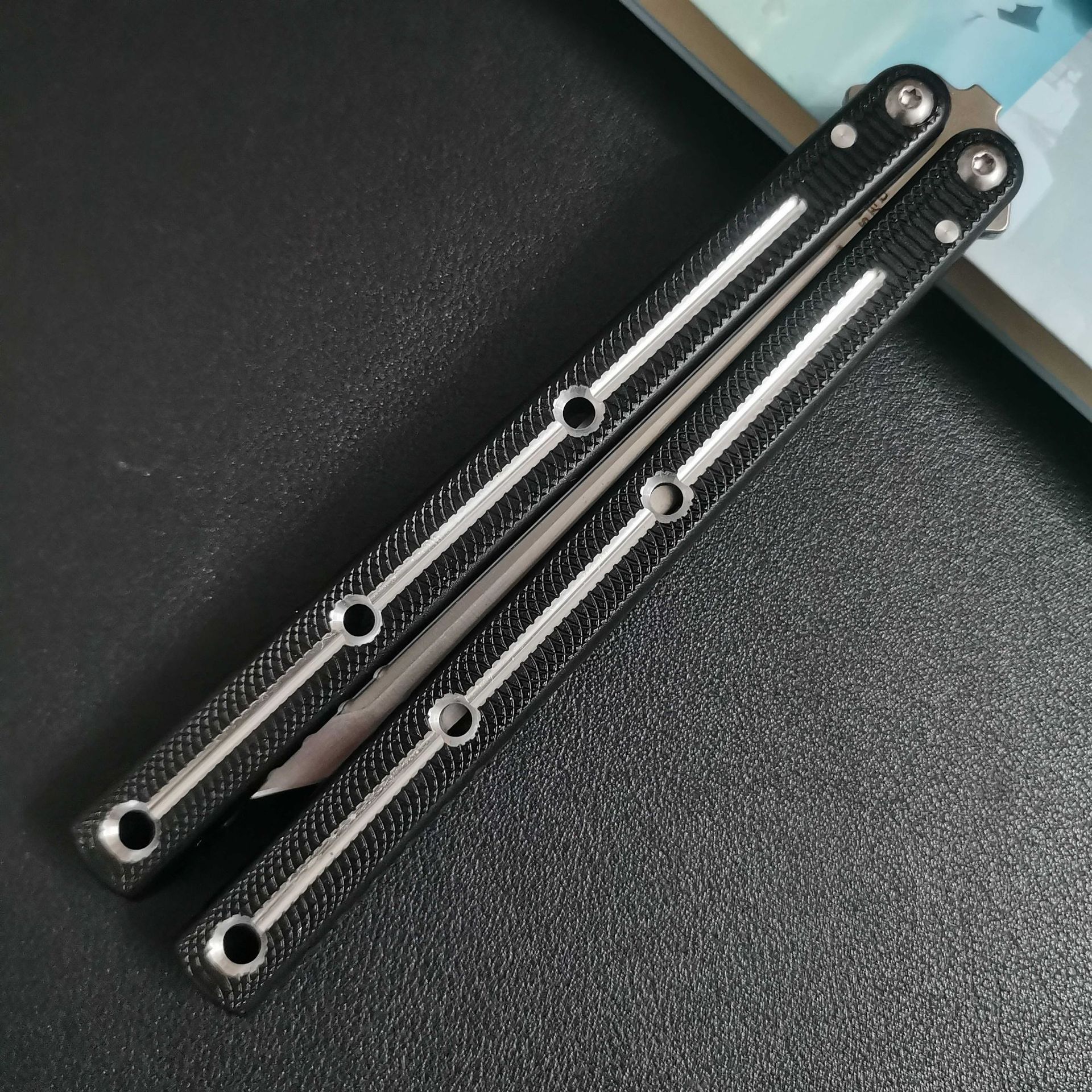 New outdoor butterfly knife siren Yangjiang Tsunami standard aluminum alloy one-piece handle multi-functional toy without sharp edges undefined