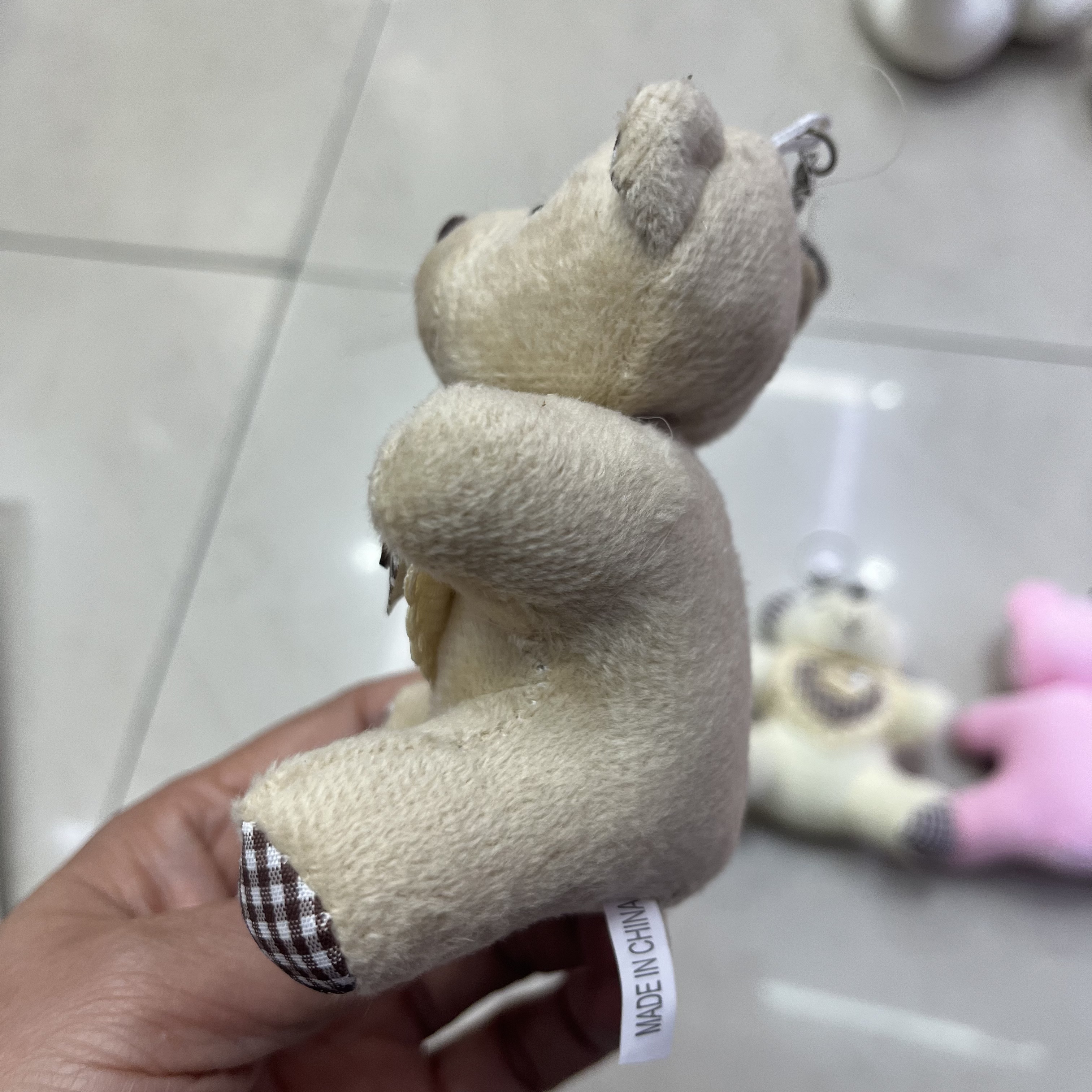 Plush toys, Hong Kong bear, checkered bear, heart-shaped bear, creative dolls, cartoon accessories, plush figurines, keychains, cloth dolls, cute decorations, gifts, claw machine factory direct sales Application Scenario