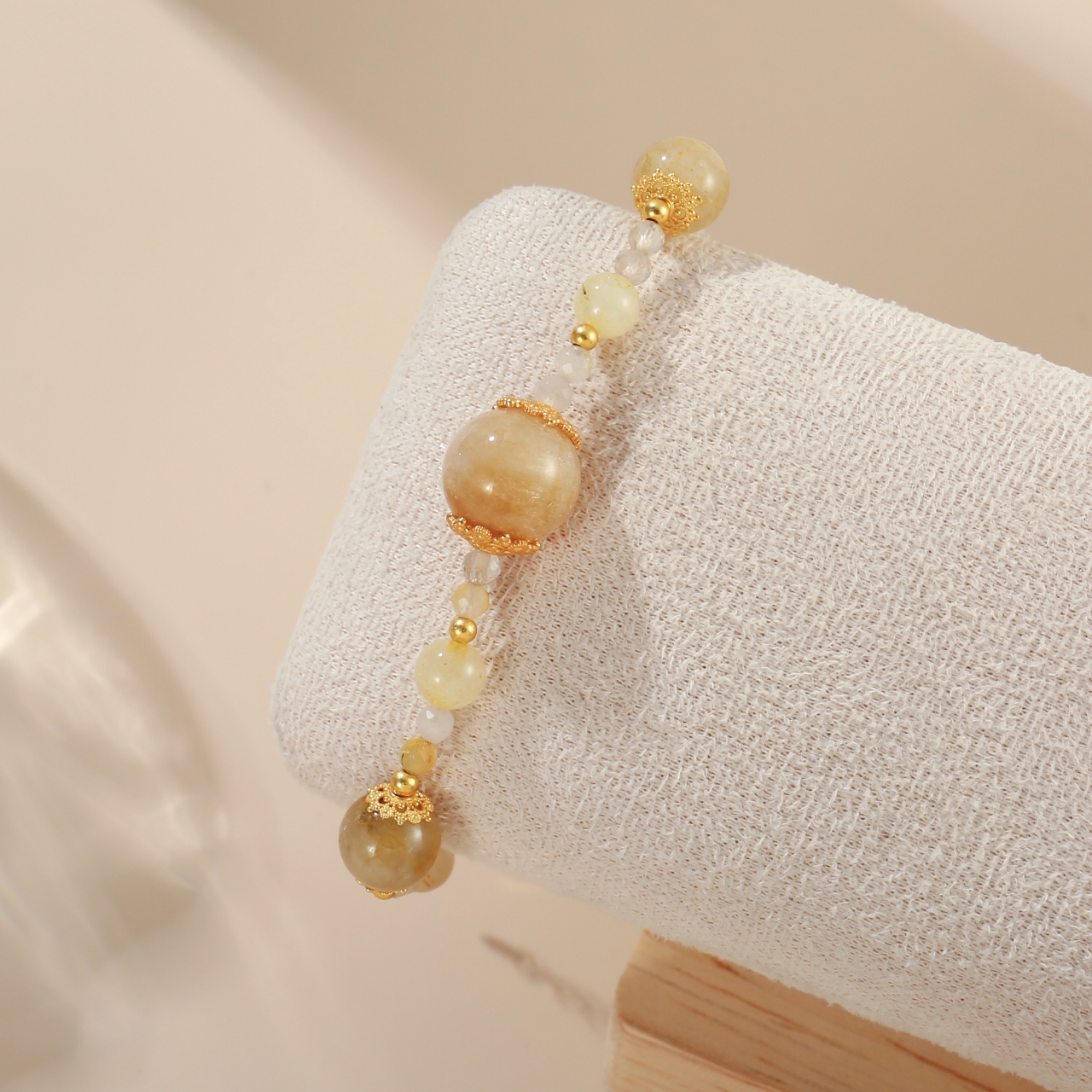 天然黄水晶原创设计款手串宫廷风复古首饰细节图