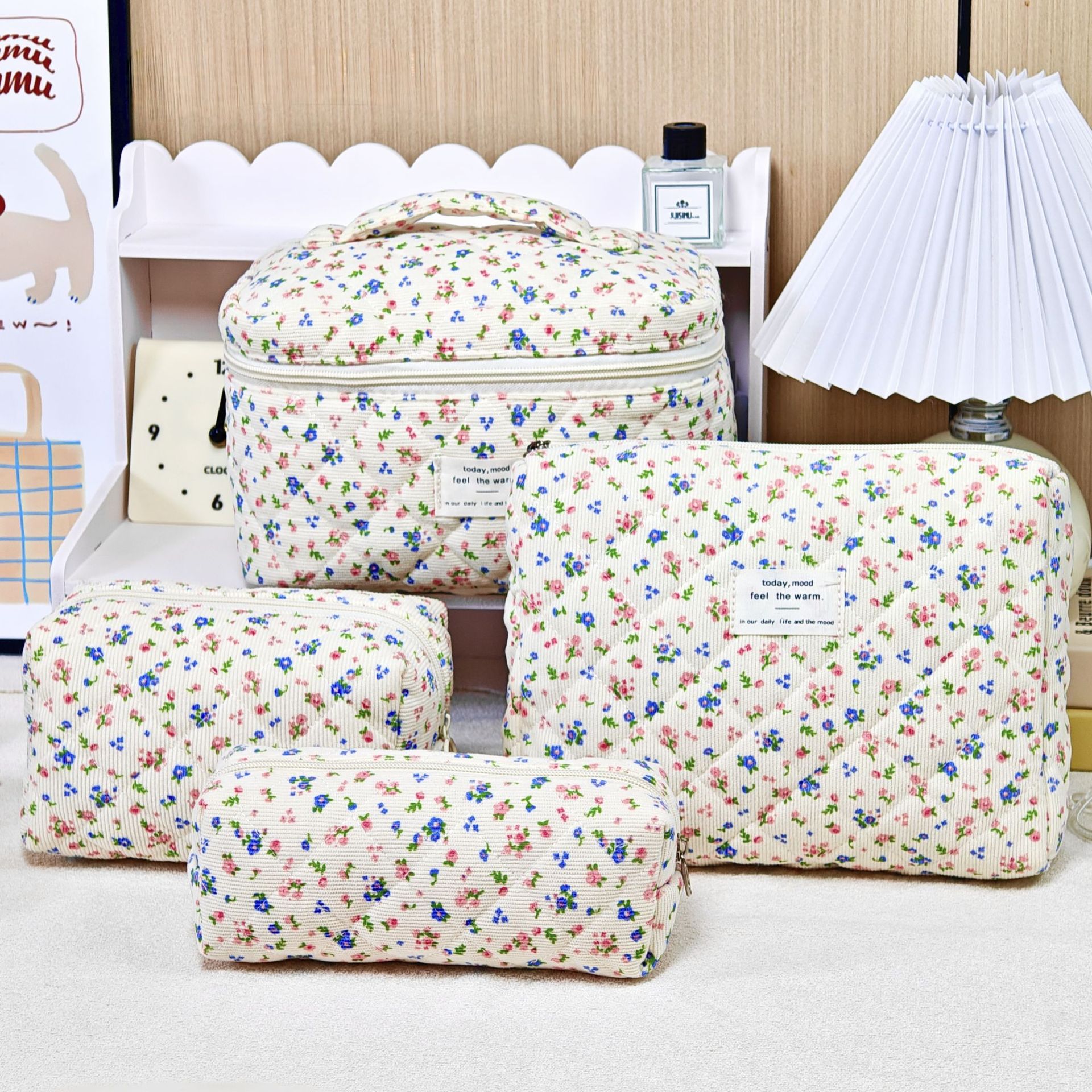 2现货跨境热销绗缝碎花化妆包灯芯绒洗漱包收纳袋大容量便携收纳包