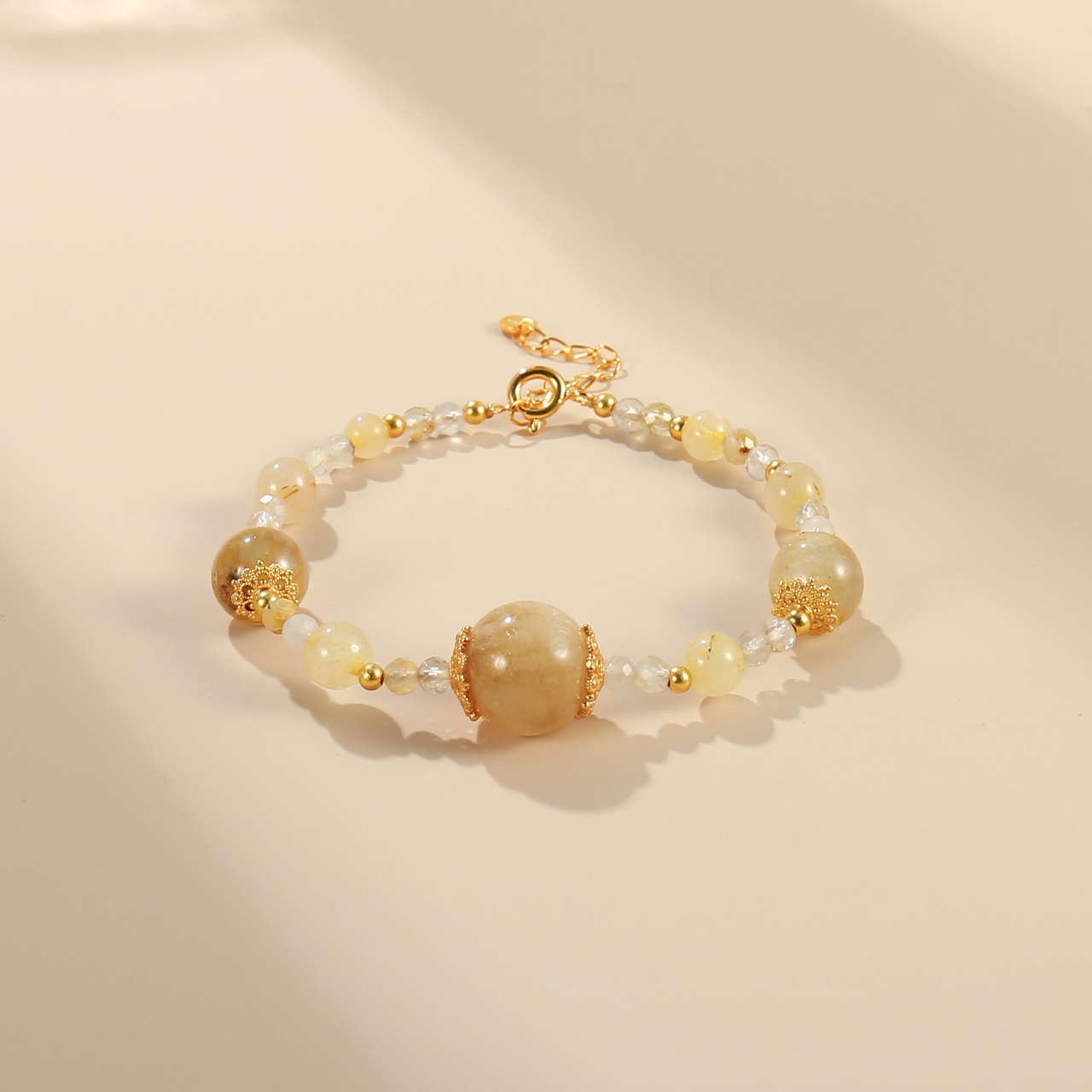 天然黄水晶原创设计款手串宫廷风复古首饰产品图