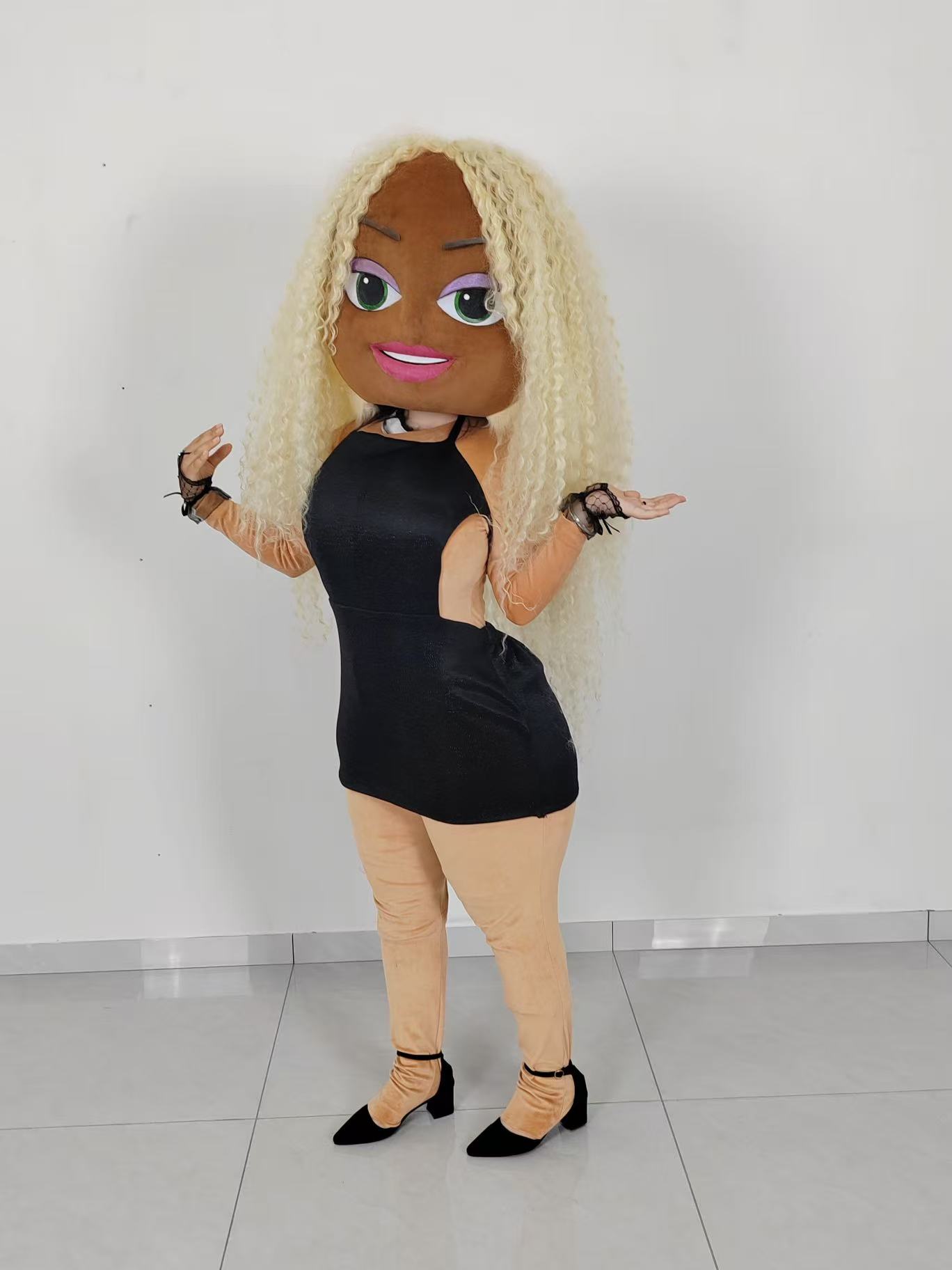 Big-headed Barbie doll cartoon costume, role-playing walking doll costume, cosplay headgear, performance props details Picture