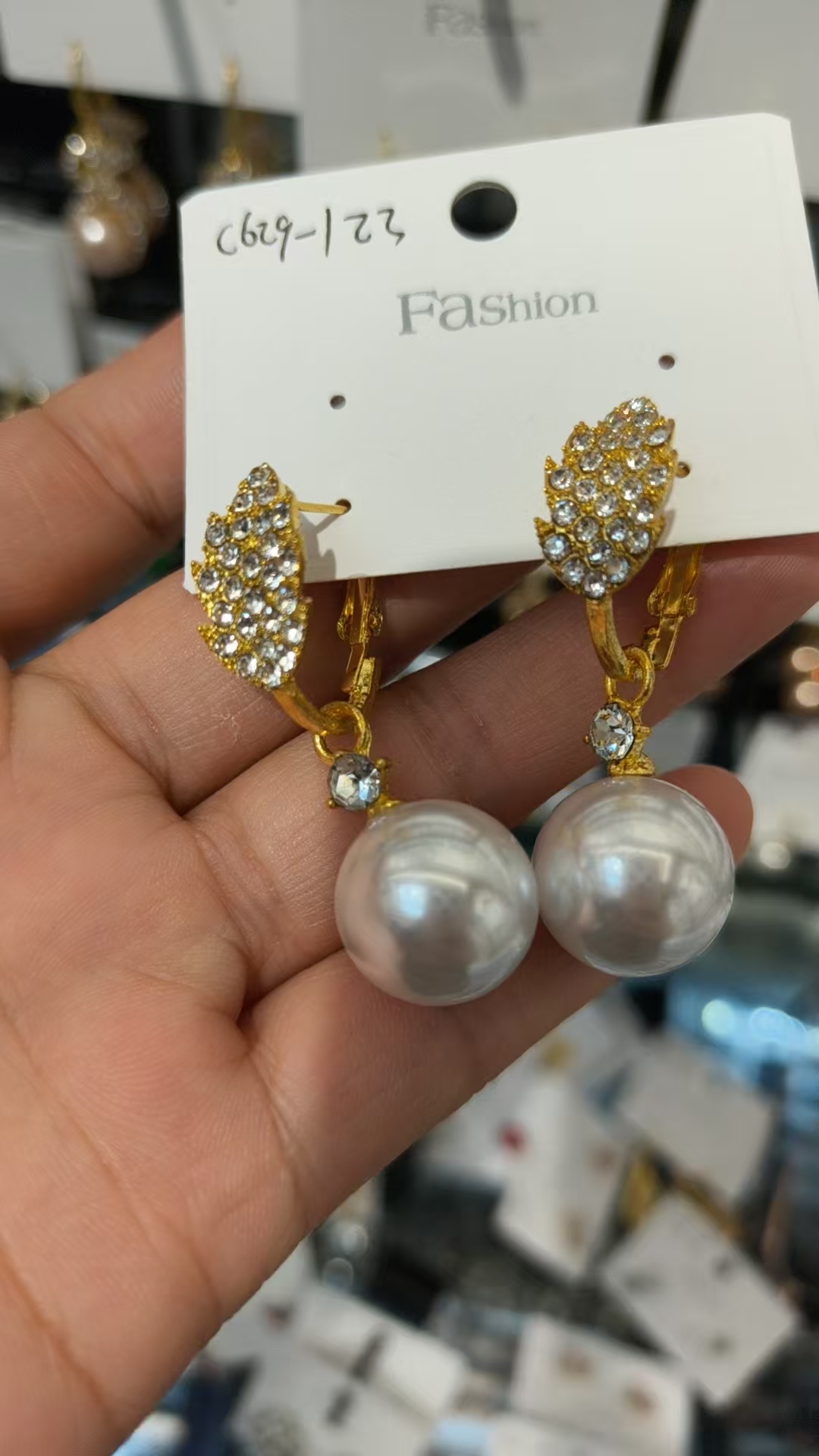 几何菱形镶钻天然珍珠耳钉女欧美跨境简约时尚轻奢风耳坠白底实物图