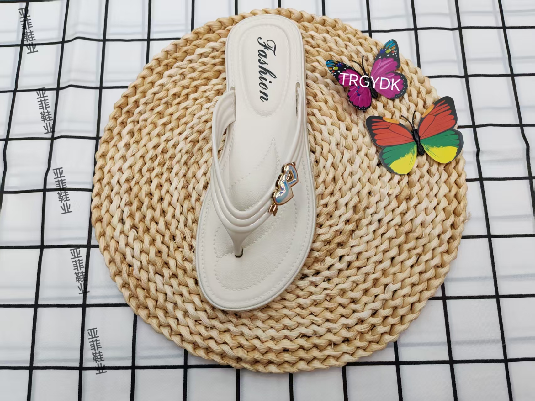 Flip-flops women's Summer Fashion 2025 New flat flip-flops