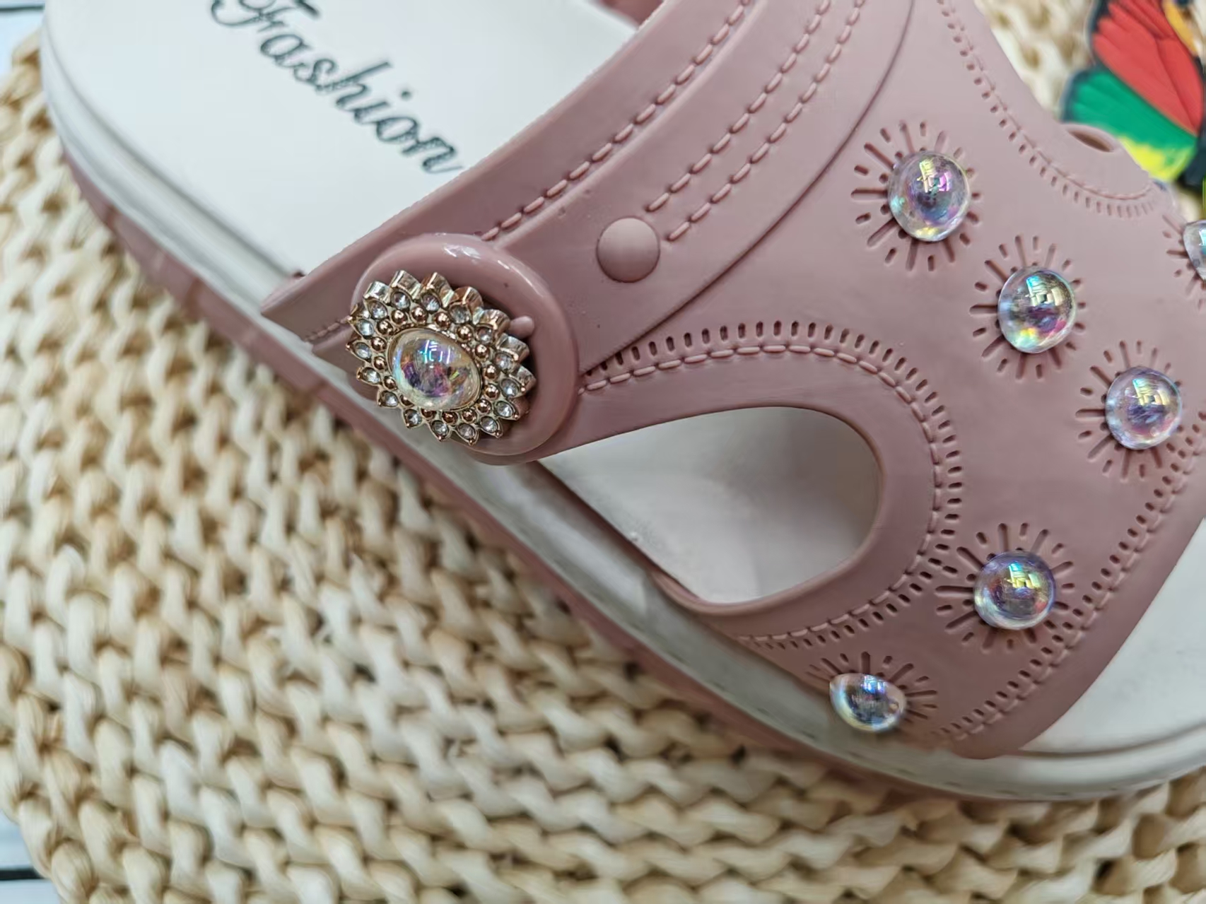 Summer new thick-soled, height-increasing, fashionable and versatile one-shoulder flip-flops Application Scenario