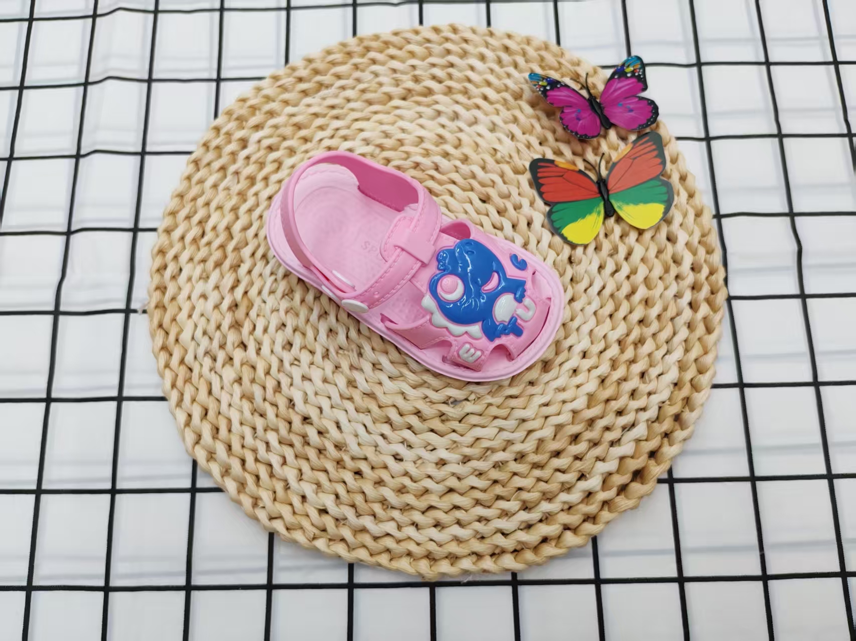 New children's cartoon flip-flops for summer 2025 details Picture
