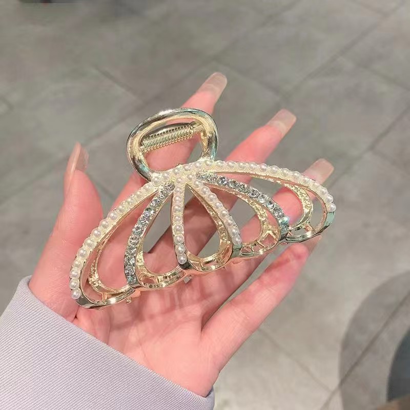 The 2024 elegant hairpin for women, the fishtail elegant large hairpin, a high-end hair accessory details Picture