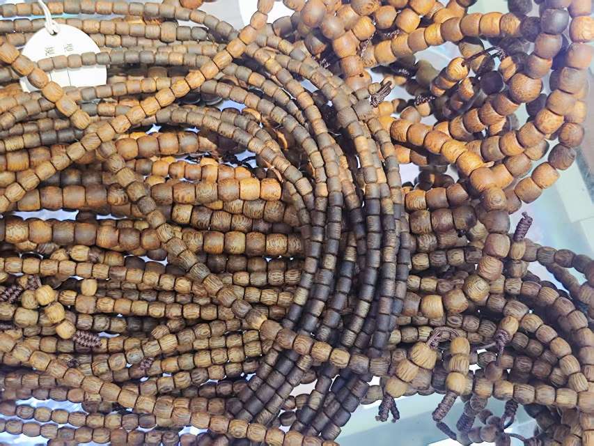 Long strings of bucket beads of green Phoebe wood from Yingge, Hainan detail image 2