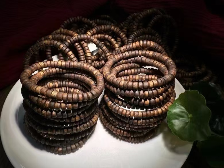 Hainan agarwood bracelets are genuine and guaranteed Specification image