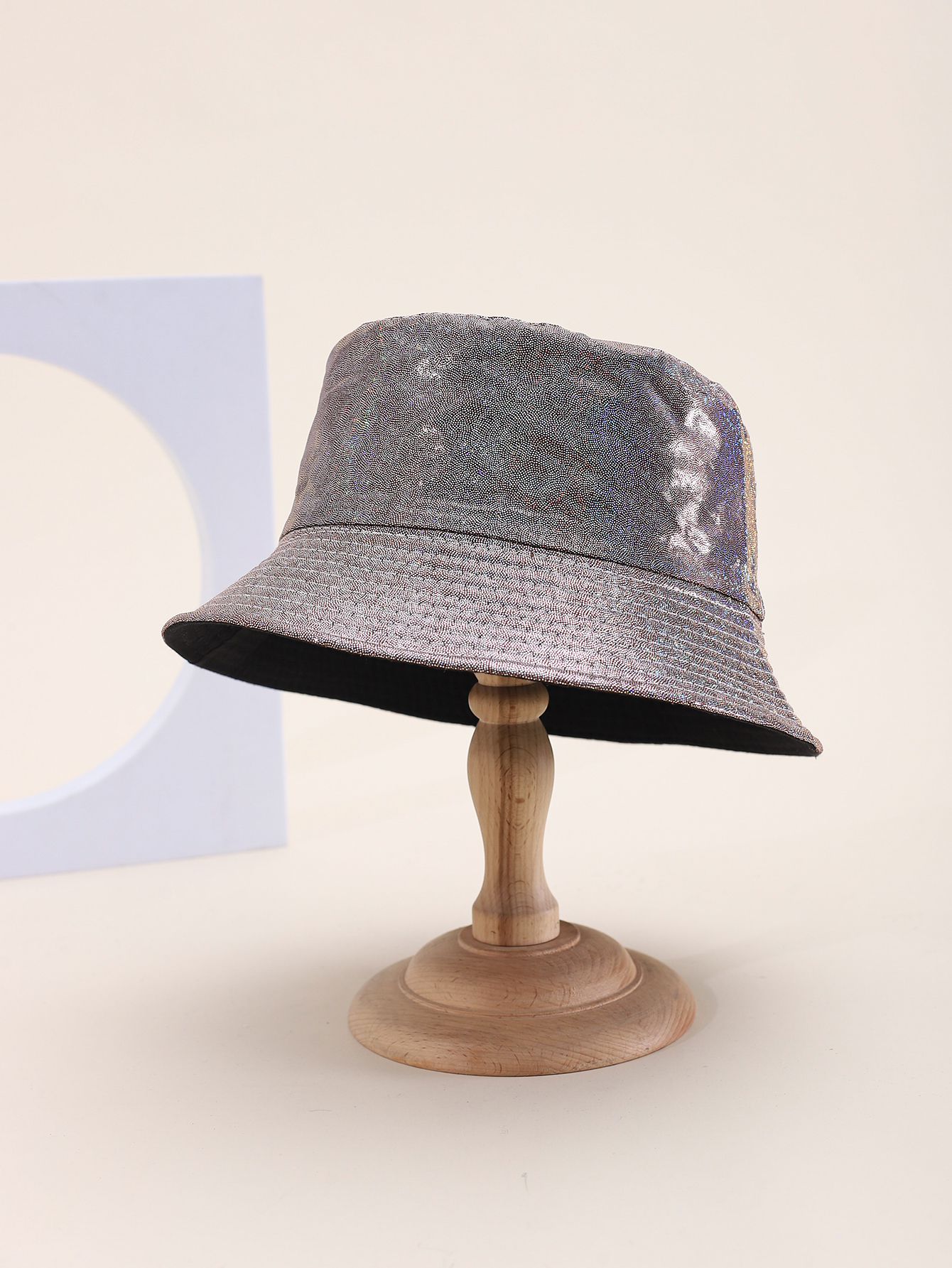 This spring and summer Korean-style pu material smooth, fine, double-sided fisherman's hat is fashionable and versatile. It's a foldable basin hat for travel, sun protection and shade, and is suitable for adult export. All sizes are 58CM Application Scenario
