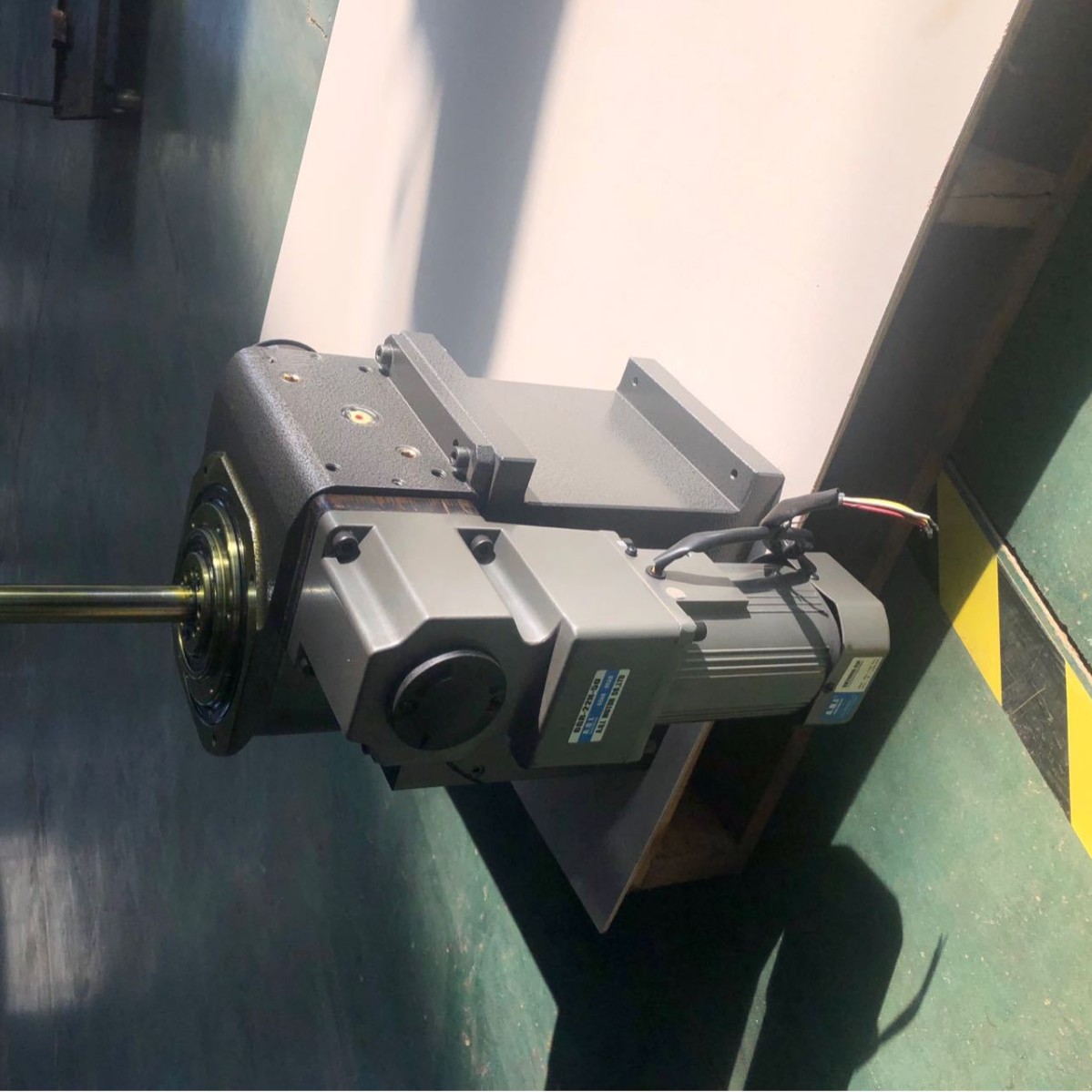 The rotary, lifting and swinging divider is an integrated whole with higher precision, convenient installation and multiple actions details Picture
