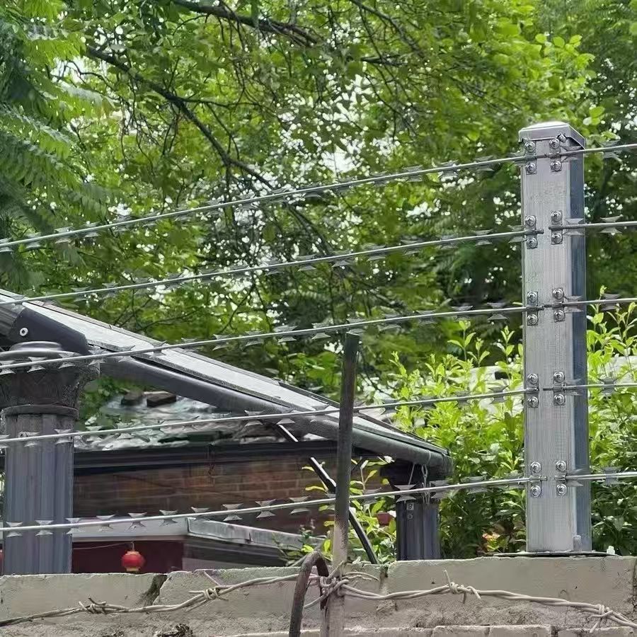 ELECTRIC FENCING STRAIGHT LINE RAZOR BARBED WIRE白底实物图