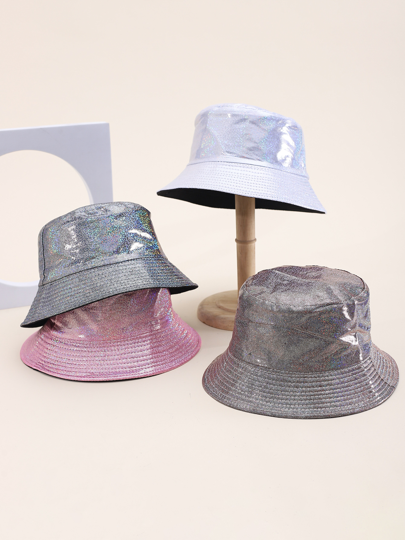 This spring and summer Korean-style pu material smooth, fine, double-sided fisherman's hat is fashionable and versatile. It's a foldable basin hat for travel, sun protection and shade, and is suitable for adult export. All sizes are 58CM full figure