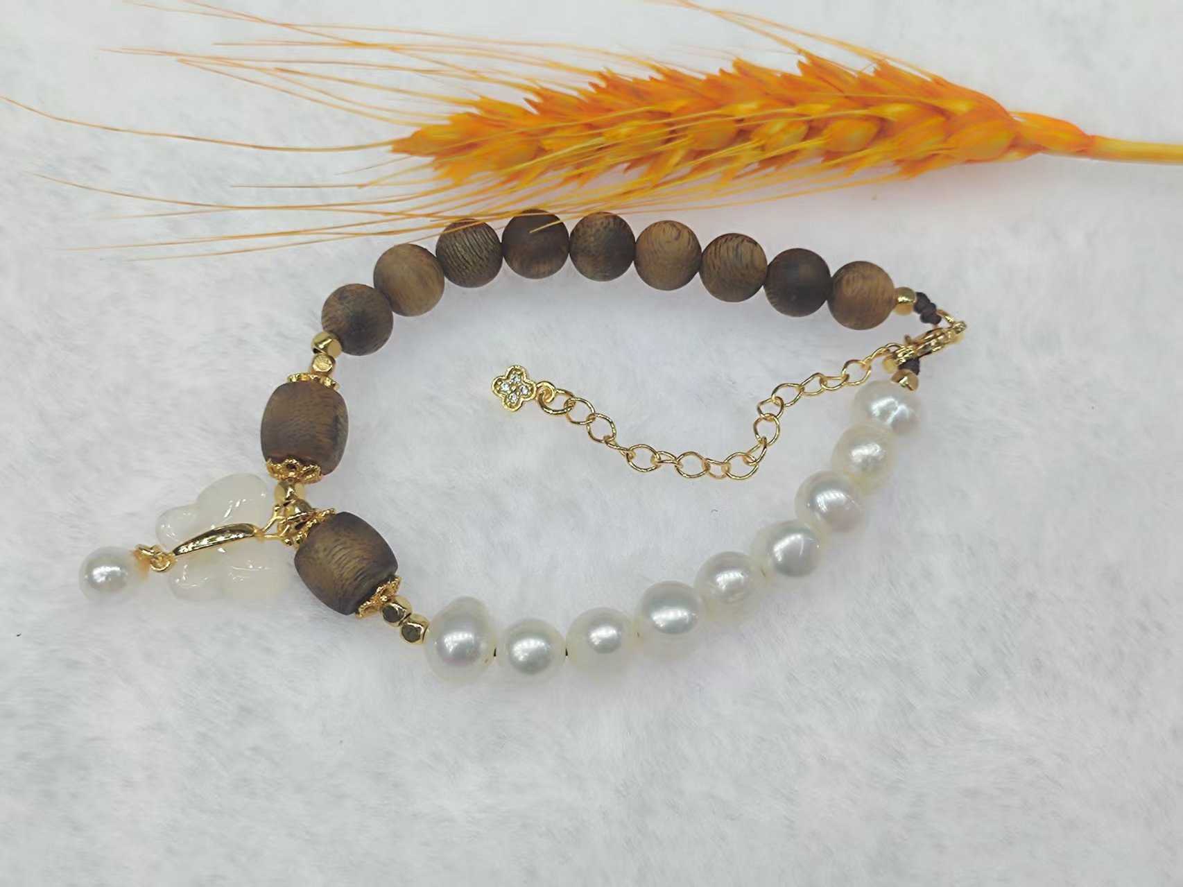 Each agarwood bracelet comes with a random lucky bag detail image 12