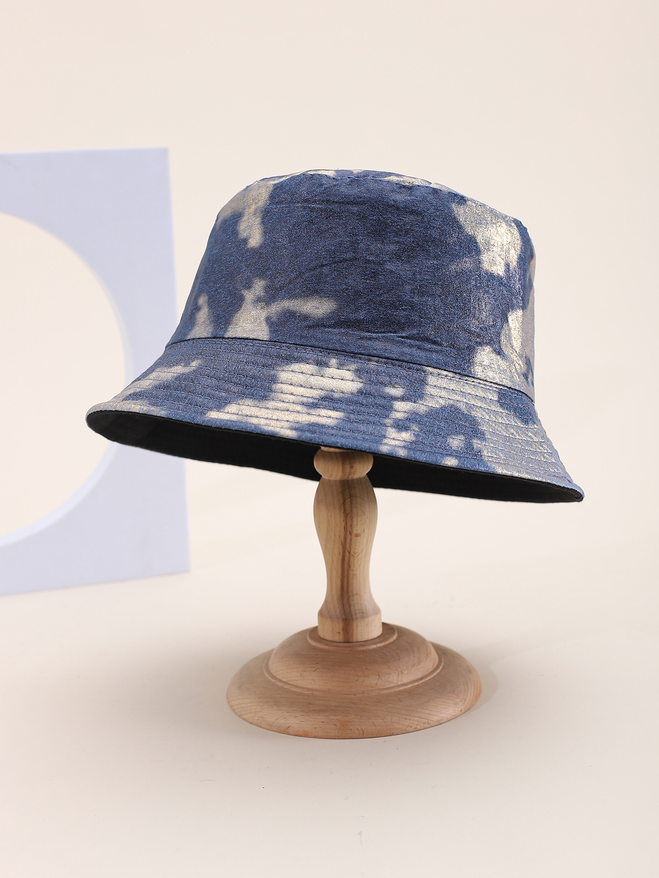 This spring and summer Korean-style pu material ink-dyed double-sided fisherman's hat is fashionable and versatile. It's a foldable basin hat for travel, sun protection and shade. It's an adult hat for export, with a size of 58CM and available in four colors Item Picture