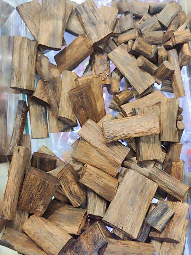 The agarwood logs are genuine and of high quality Application Scenario
