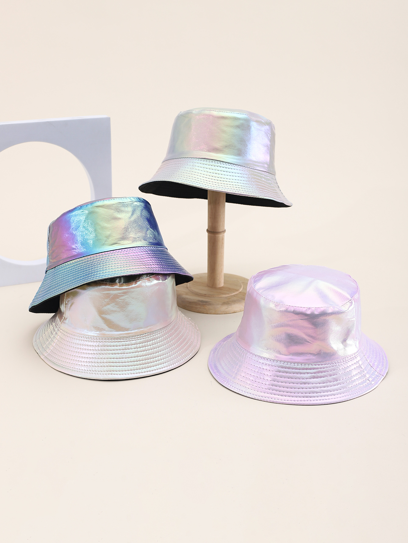 This spring and summer cross-border refraction pu material double-sided fisherman's hat is fashionable and versatile. It is a foldable basin hat for travel, sun protection and shade, and is suitable for adult export. All sizes are 58CM full figure