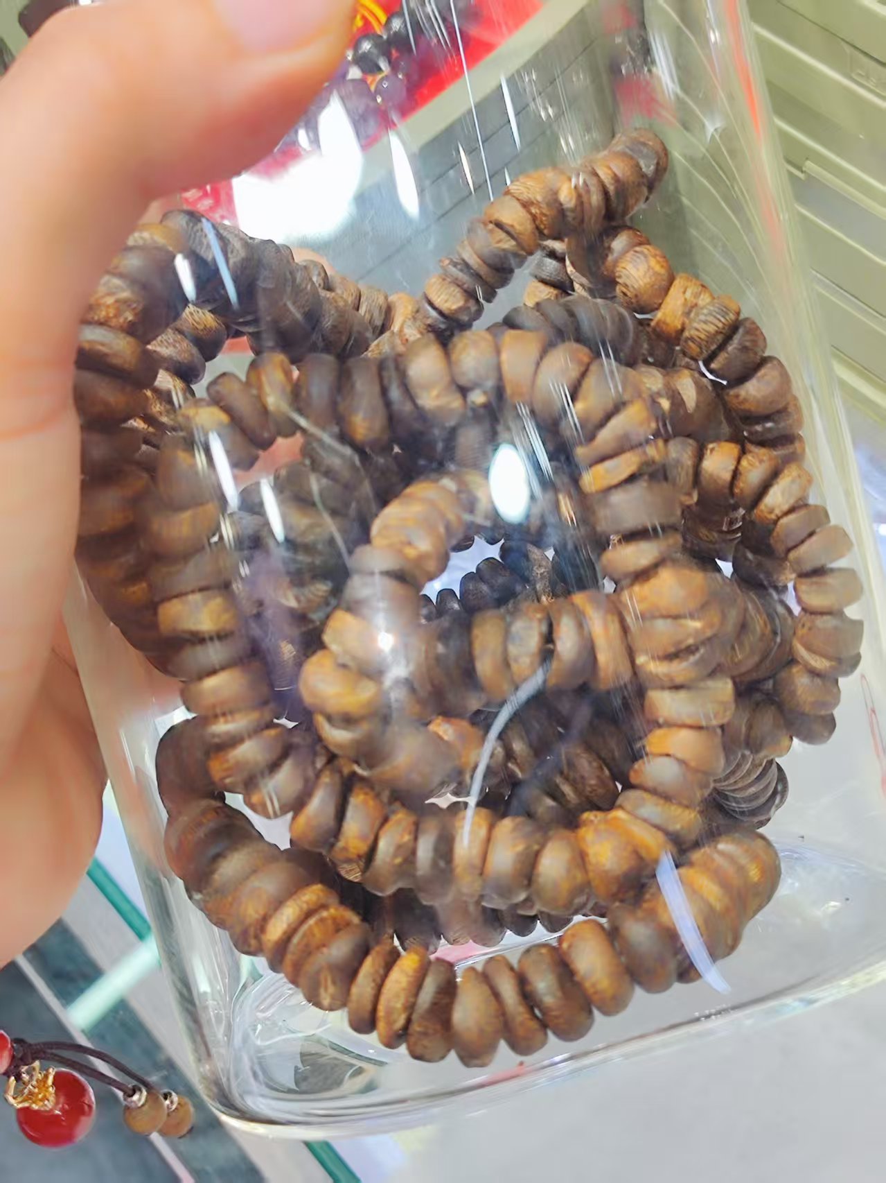 Hainan agarwood bracelet, genuine and authentic, stylish single-ring style in shape Application Scenario