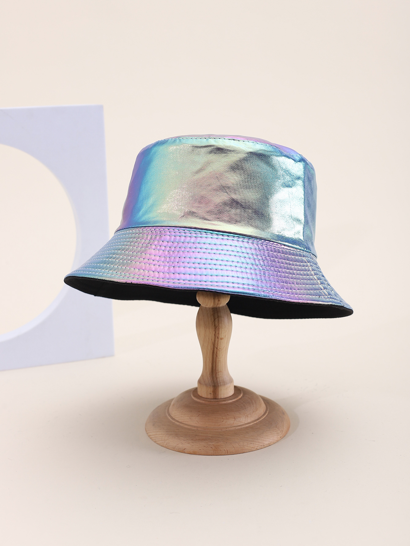 This spring and summer cross-border refraction pu material double-sided fisherman's hat is fashionable and versatile. It is a foldable basin hat for travel, sun protection and shade, and is suitable for adult export. All sizes are 58CM Item Picture