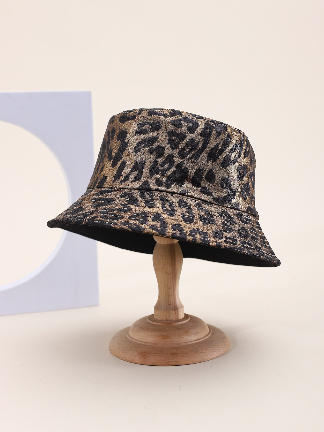 This spring and summer Korean-style pu material leopard print double-sided fisherman's hat is fashionable and versatile. It is a foldable basin hat for travel, sun protection and shade, and is suitable for adult export. All sizes are 58CM Specification drawing