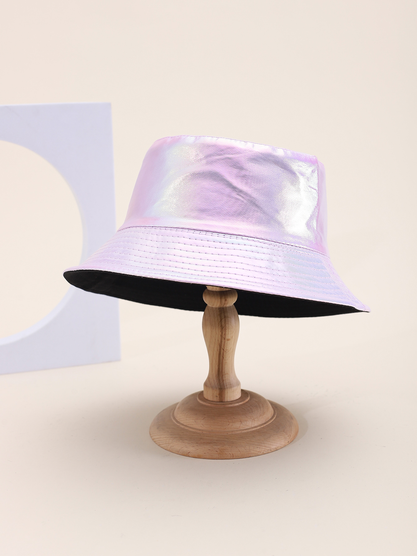 This spring and summer cross-border refraction pu material double-sided fisherman's hat is fashionable and versatile. It is a foldable basin hat for travel, sun protection and shade, and is suitable for adult export. All sizes are 58CM Application Scenario