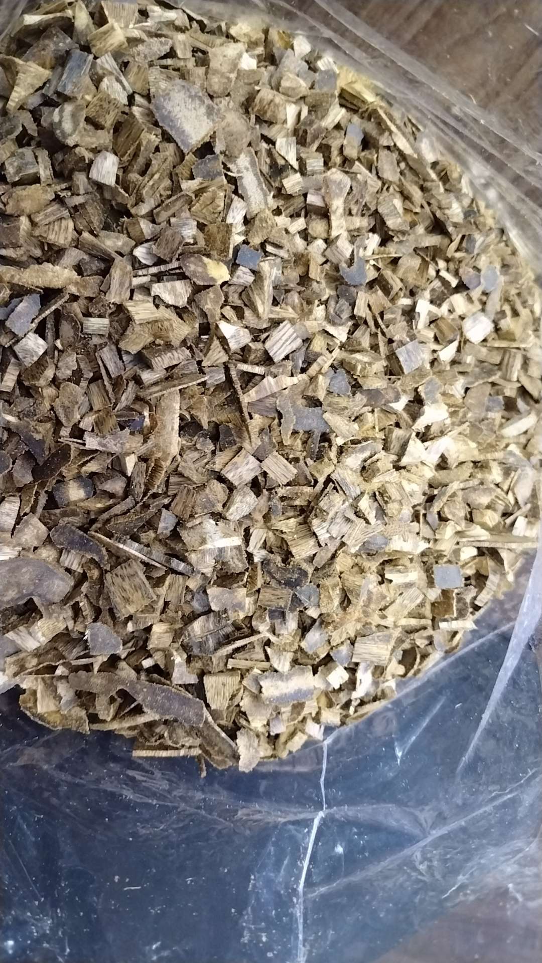 Sliced agarwood, "20 grams per serving", can be used for incense burning, tea brewing or making sachets details Picture