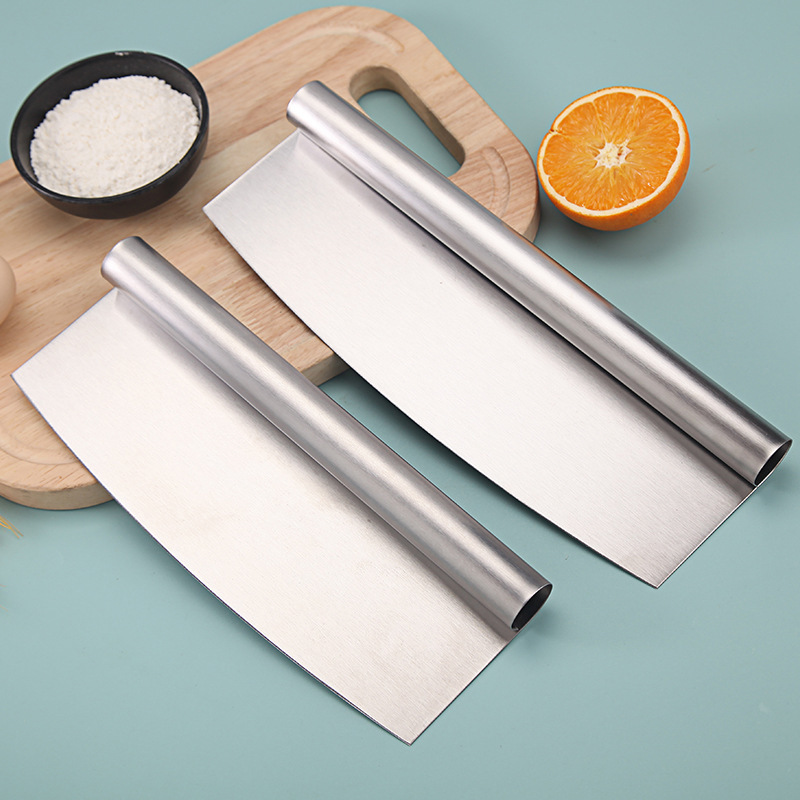 Factory stock stainless steel flour cutter, wooden handle flour scraper, multi-functional rice noodle cutter and baking small tools Application Scenario