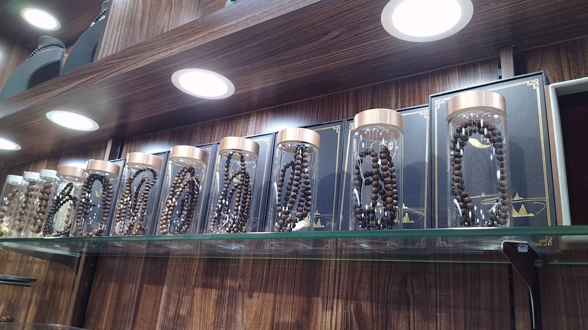 Each agarwood bracelet comes with a random lucky bag detail image 1