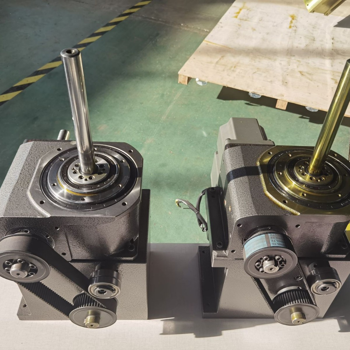 The rotary, lifting and swinging divider is an integrated whole with higher precision, convenient installation and multiple actions Application Scenario