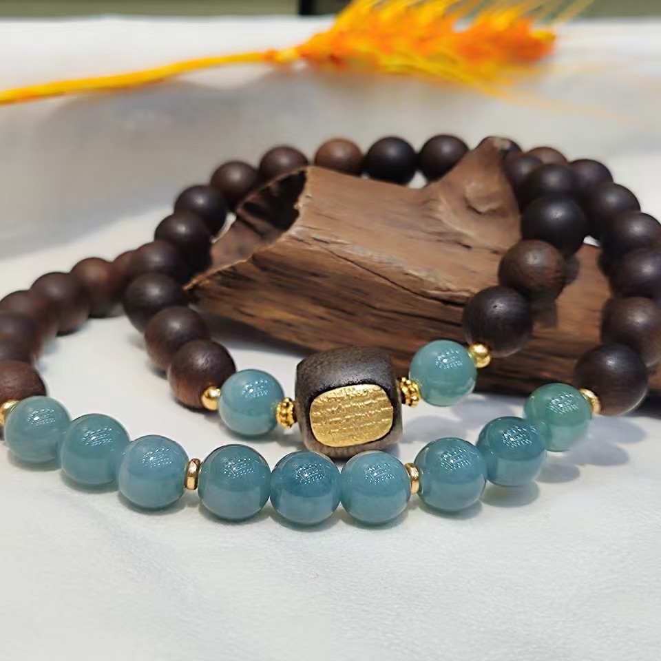 Each agarwood bracelet comes with a random lucky bag detail image 14