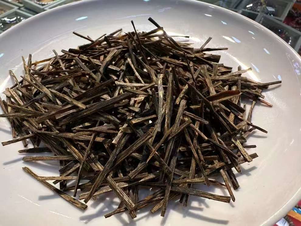 Sliced agarwood, "20 grams per serving", can be used for incense burning, tea brewing or making sachets Application Scenario