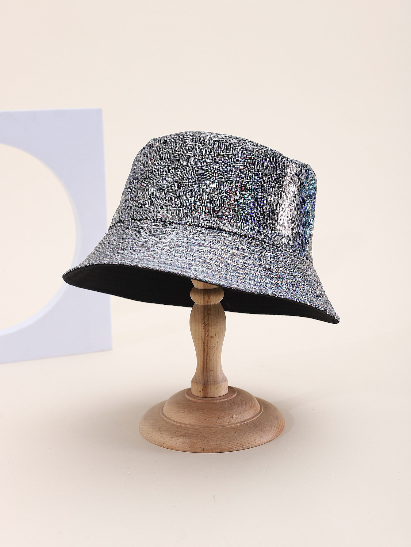 This spring and summer Korean-style pu material smooth, fine, double-sided fisherman's hat is fashionable and versatile. It's a foldable basin hat for travel, sun protection and shade, and is suitable for adult export. All sizes are 58CM Item Picture