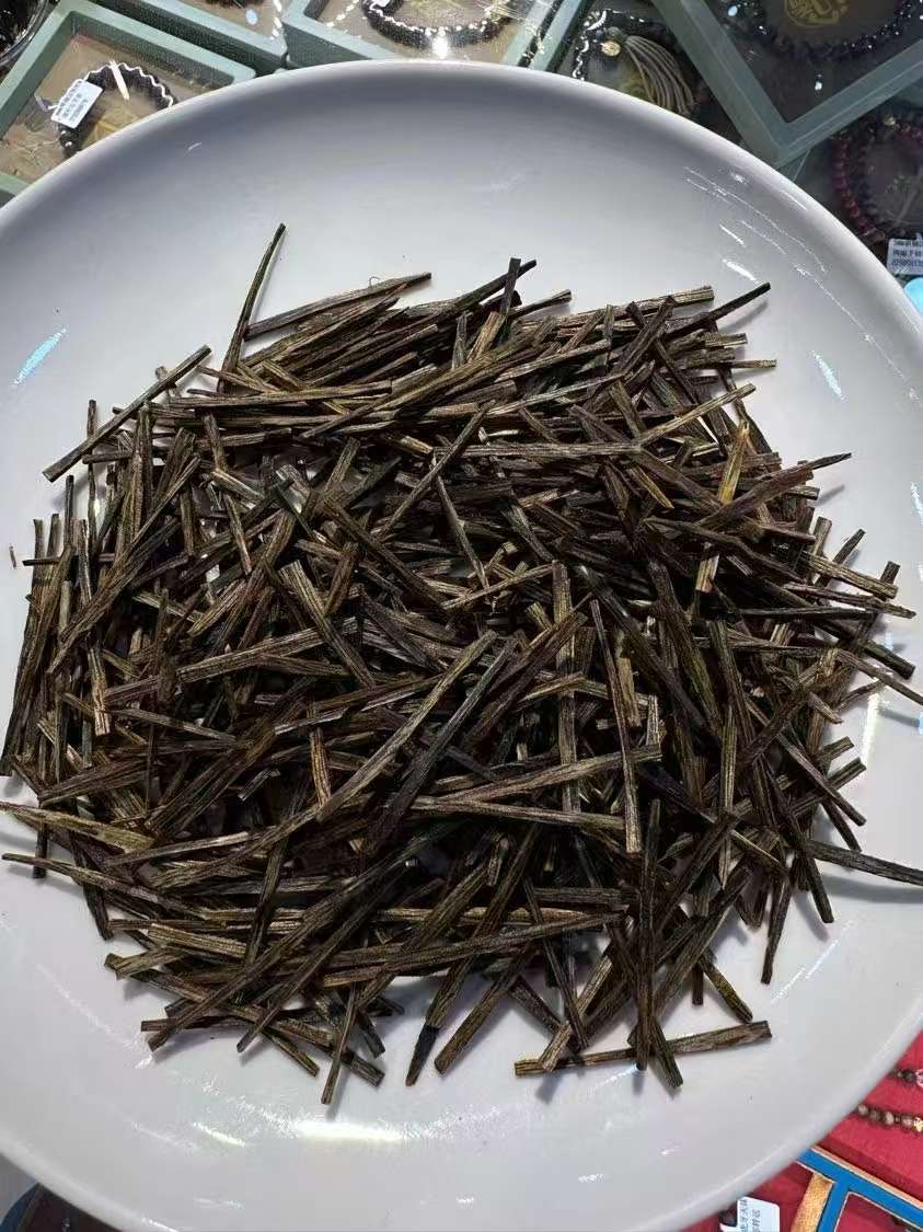 Sliced agarwood, "20 grams per serving", can be used for incense burning, tea brewing or making sachets detail image 3