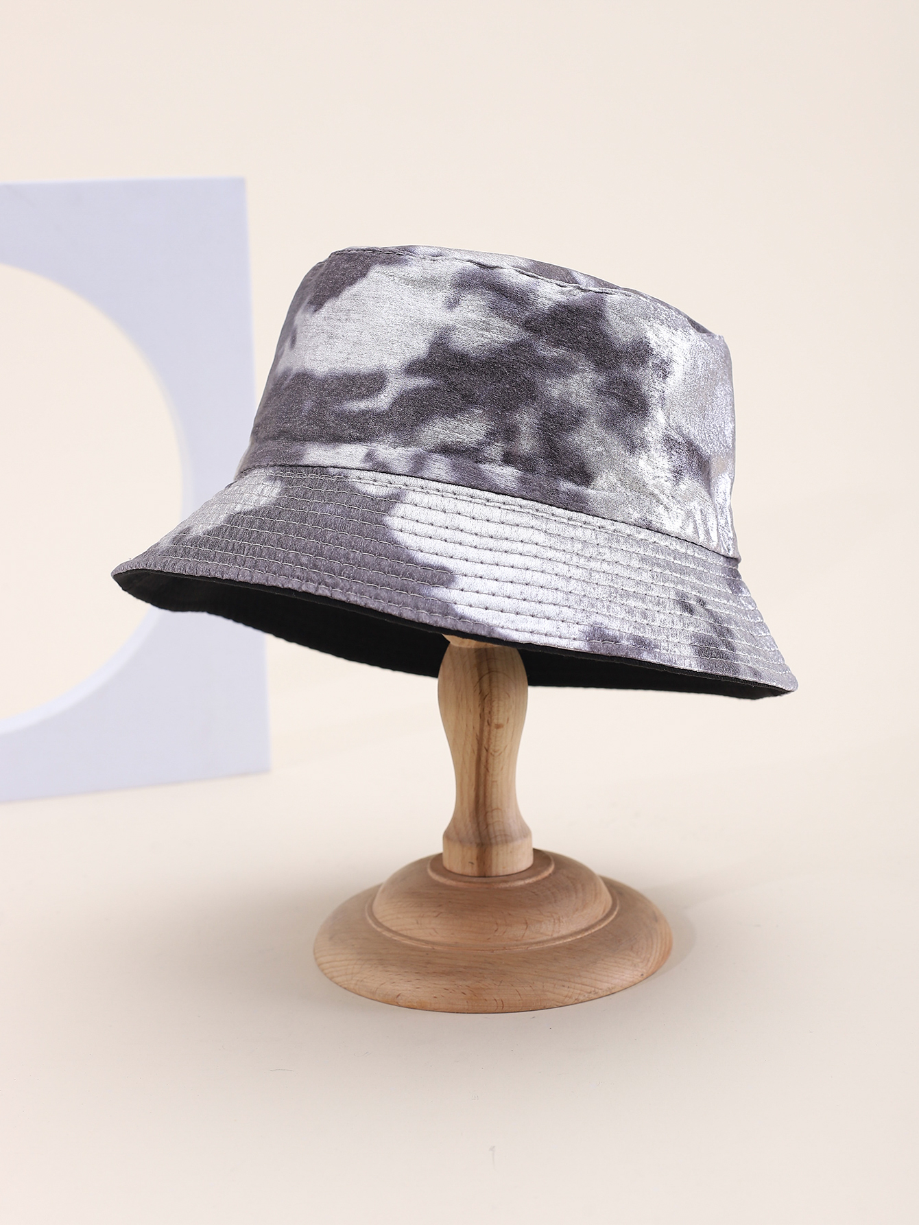 This spring and summer Korean-style pu material ink-dyed double-sided fisherman's hat is fashionable and versatile. It's a foldable basin hat for travel, sun protection and shade. It's an adult hat for export, with a size of 58CM and available in four colors Specification drawing