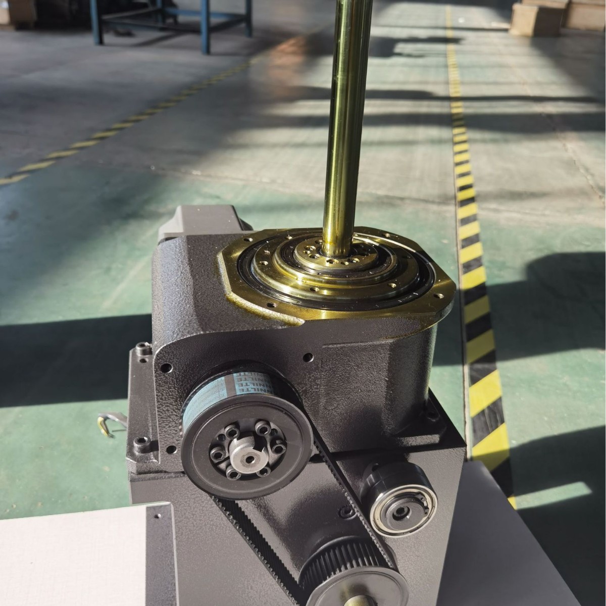 The rotary, lifting and swinging divider is an integrated whole with higher precision, convenient installation and multiple actions Item Picture