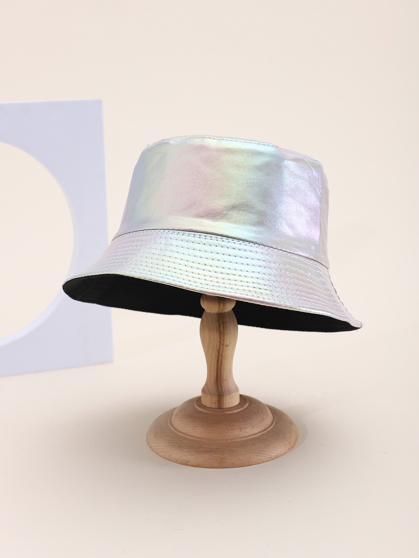 This spring and summer cross-border refraction pu material double-sided fisherman's hat is fashionable and versatile. It is a foldable basin hat for travel, sun protection and shade, and is suitable for adult export. All sizes are 58CM details Picture