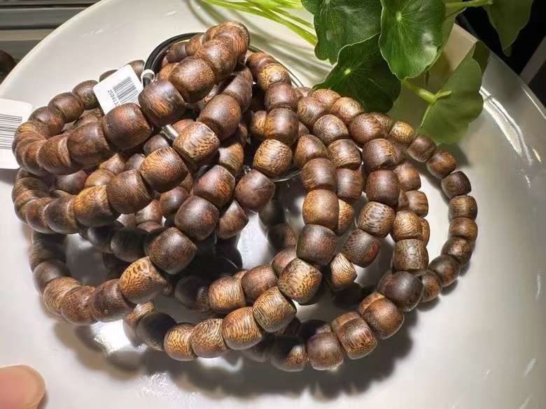 Hainan Yingge Green Phoebe single-ring genuine barrel beads Item Picture