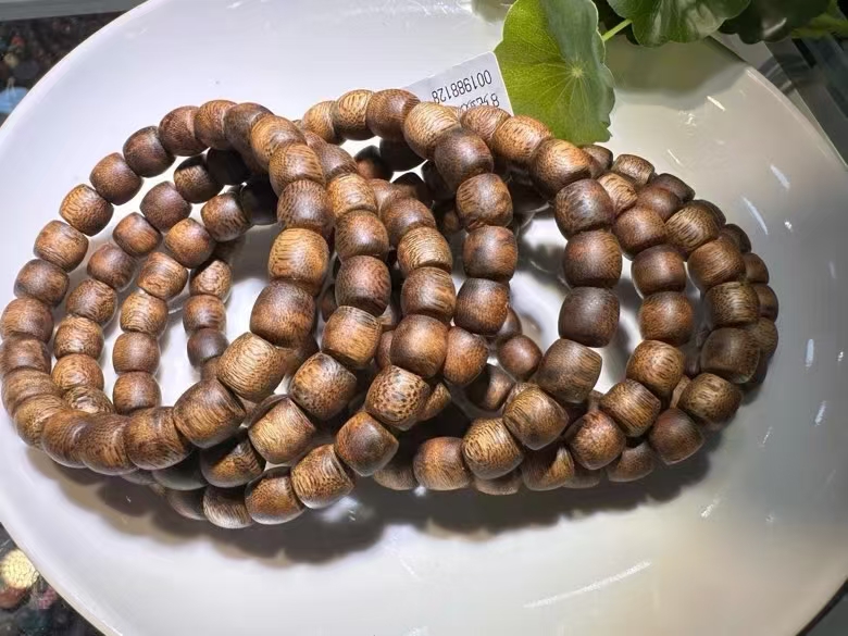 Hainan Yingge Green Phoebe single-ring genuine barrel beads detail image 4