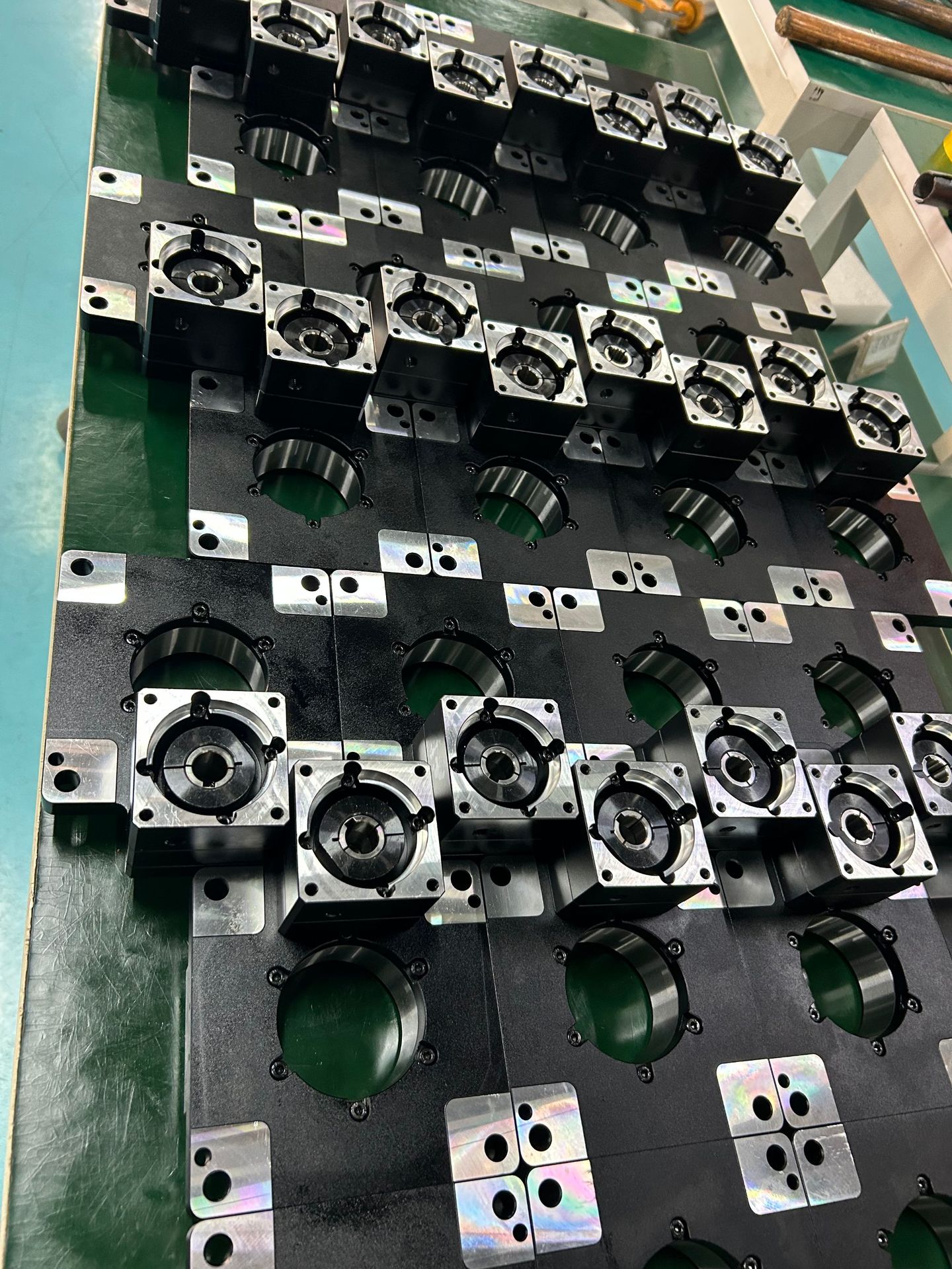 The precision circular positioning right-angle hollow rotary platform servo stepping commutator is directly connected to KTN60-5K undefined